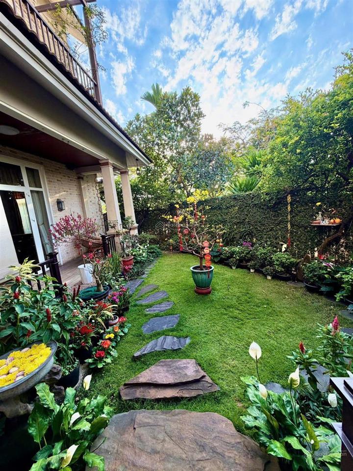 Cho thuê biệt thự 3 tầng view sông, góc 2 mặt tiền, đầy đủ nội thất.  quân 0901 380 ***