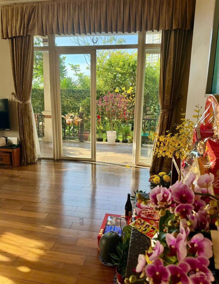 Cho thuê biệt thự 3 tầng view sông, góc 2 mặt tiền, đầy đủ nội thất.  quân 0901 380 ***