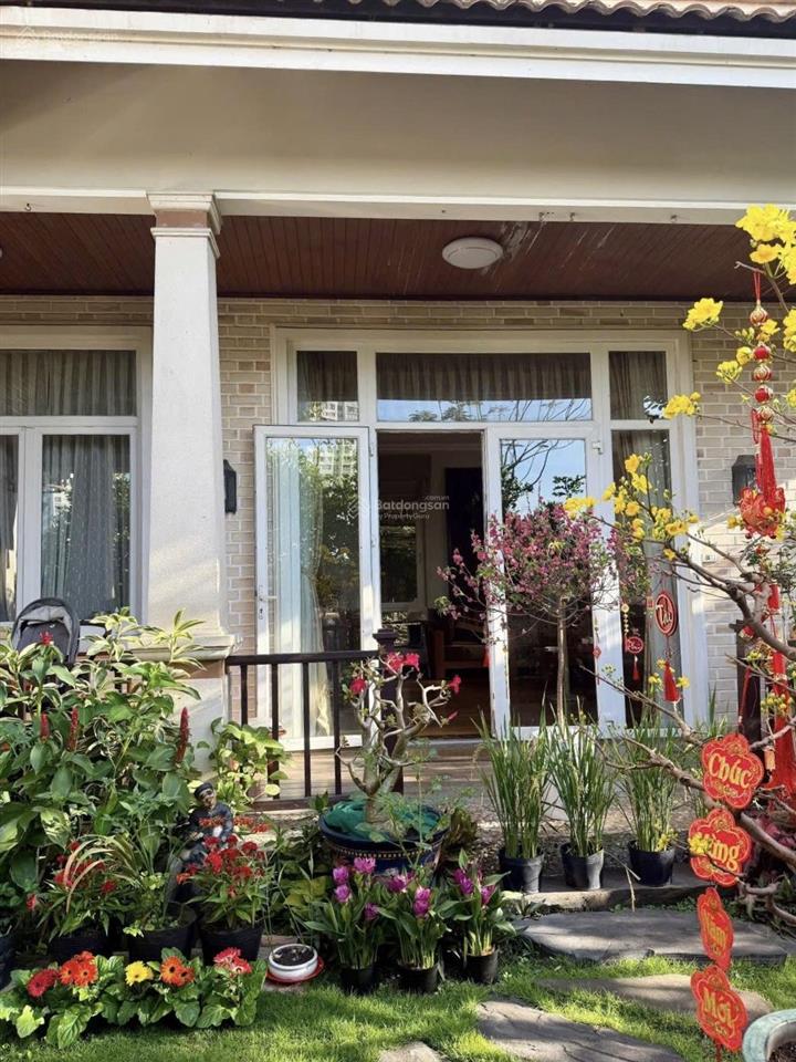 Cho thuê biệt thự 3 tầng view sông, góc 2 mặt tiền, đầy đủ nội thất.  quân 0901 380 ***