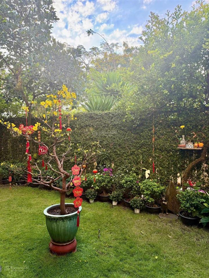 Cho thuê biệt thự 3 tầng view sông, góc 2 mặt tiền, đầy đủ nội thất.  quân 0901 380 ***