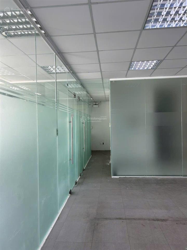 Cho thuê sàn văn phòng khu đảo kim cương  q.2, dt 165m² trang bị máy lạnh. giá chỉ 32tr/th