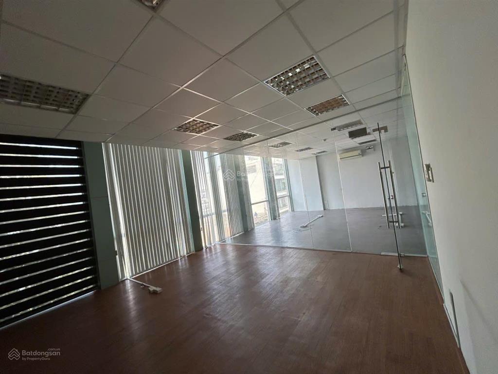 Cho thuê sàn văn phòng khu đảo kim cương  q.2, dt 165m² trang bị máy lạnh. giá chỉ 32tr/th