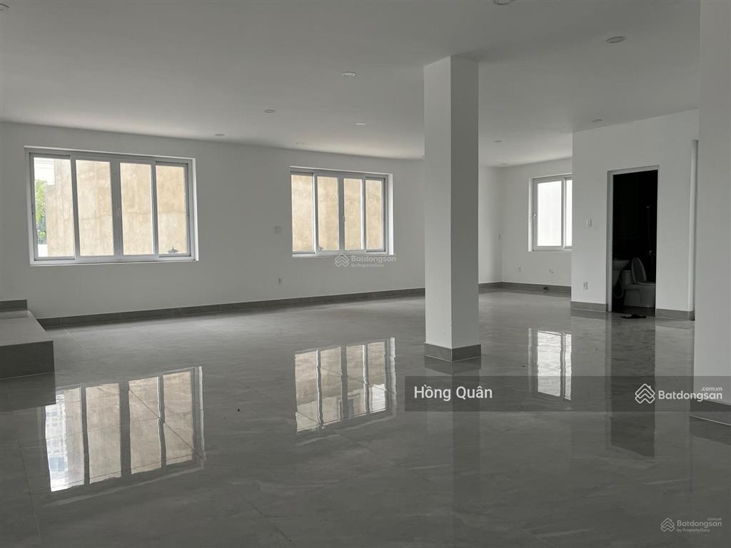 Cho thuê biệt thự làm văn phòng dt 10x18m, hầm, trệt, 3 lầu, giá 85tr. quân 0901 380 ***