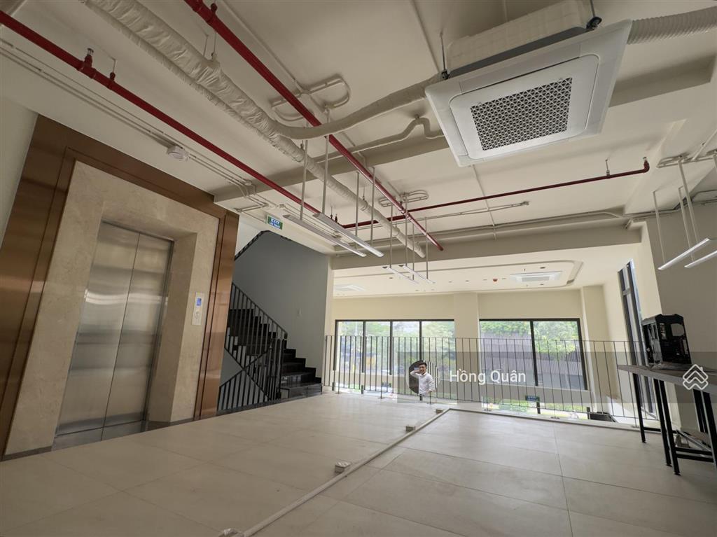 Cho thuê tòa nhà mặt tiền bát nàn, hầm  7 tầng. giá 155tr/th. quân 0901 380 ***
