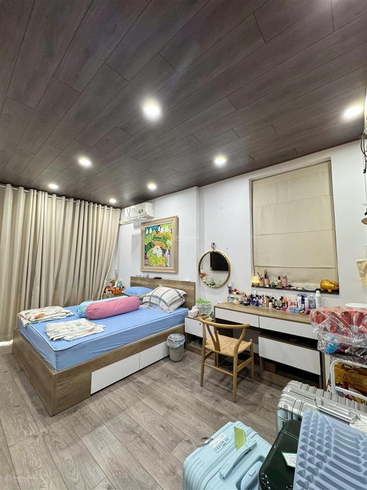 Cho thuê biệt thự sân vườn thạnh mỹ lợi, 400m²  hầm, 4 tầng. giá 95tr/th. quân 0901 380 ***
