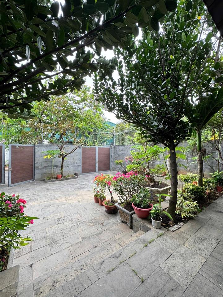 Cho thuê biệt thự sân vườn thạnh mỹ lợi, 400m²  hầm, 4 tầng. giá 95tr/th. quân 0901 380 ***