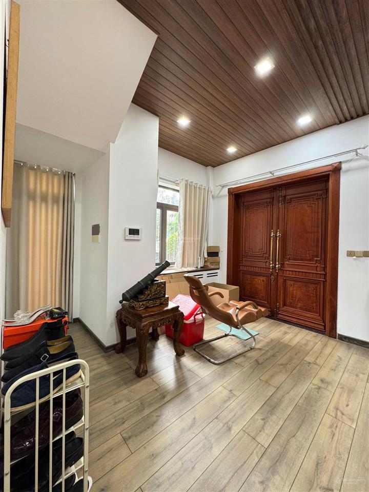 Cho thuê biệt thự sân vườn thạnh mỹ lợi, 400m²  hầm, 4 tầng. giá 95tr/th. quân 0901 380 ***
