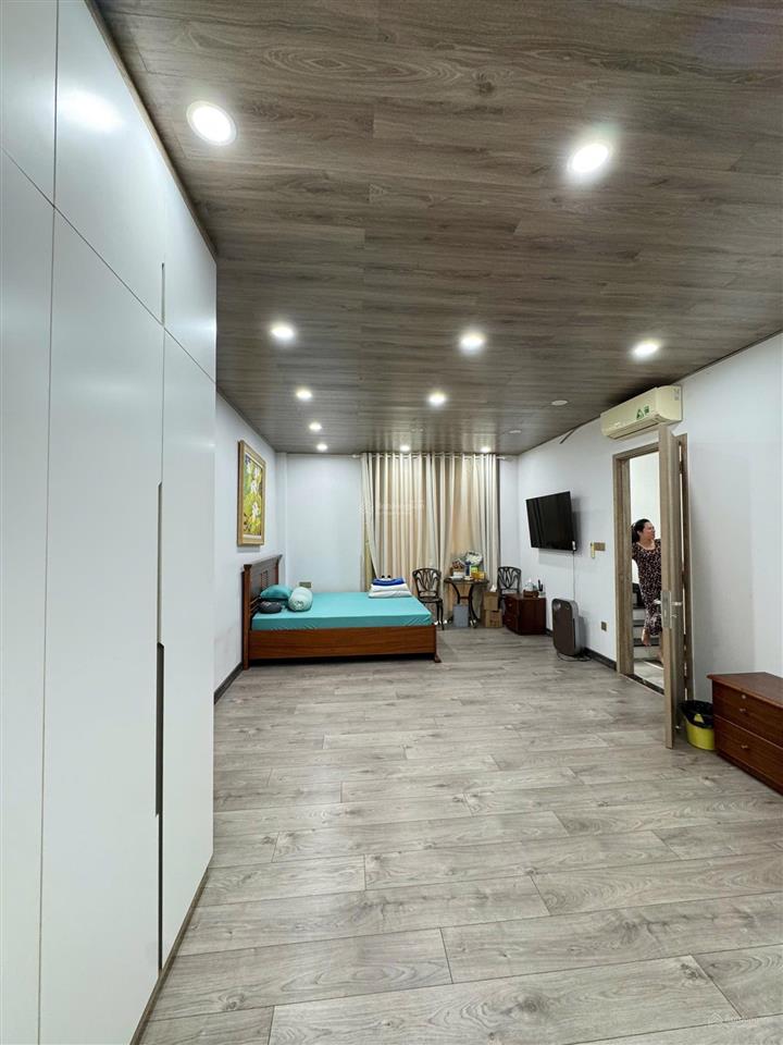 Cho thuê biệt thự sân vườn thạnh mỹ lợi, 400m²  hầm, 4 tầng. giá 95tr/th. quân 0901 380 ***