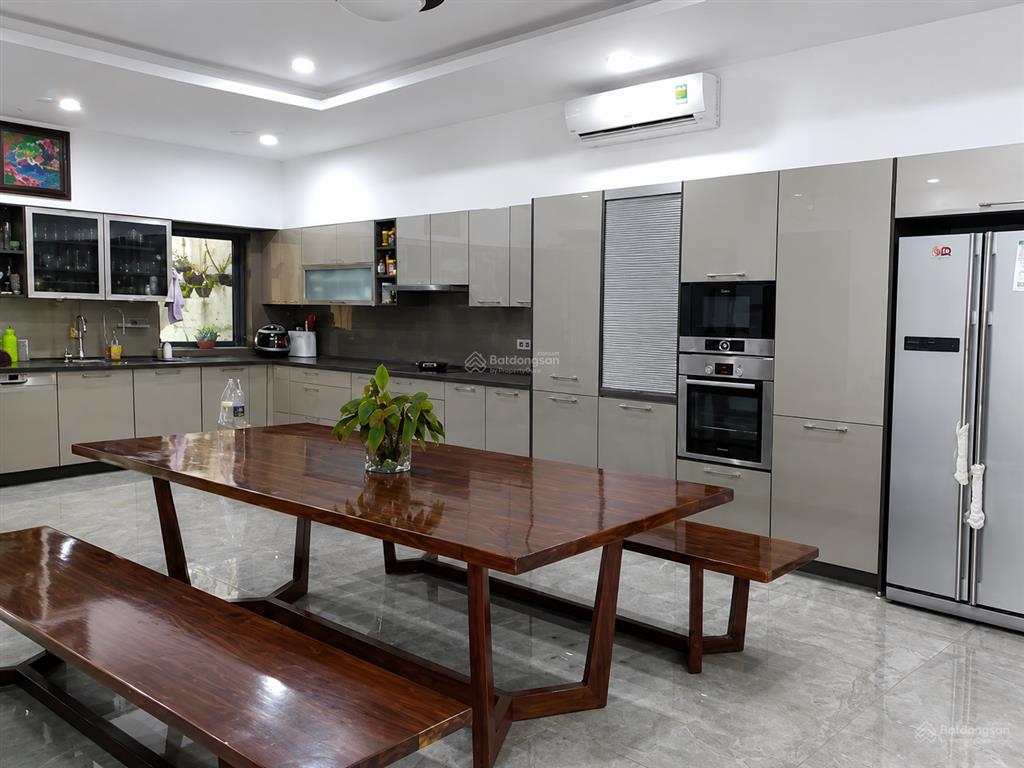 Cho thuê villa sân vườn thạnh mỹ lợi, dt 400m2. hầm3 tầng, sân thượng. giá 90tr/th.  0901 380 ***