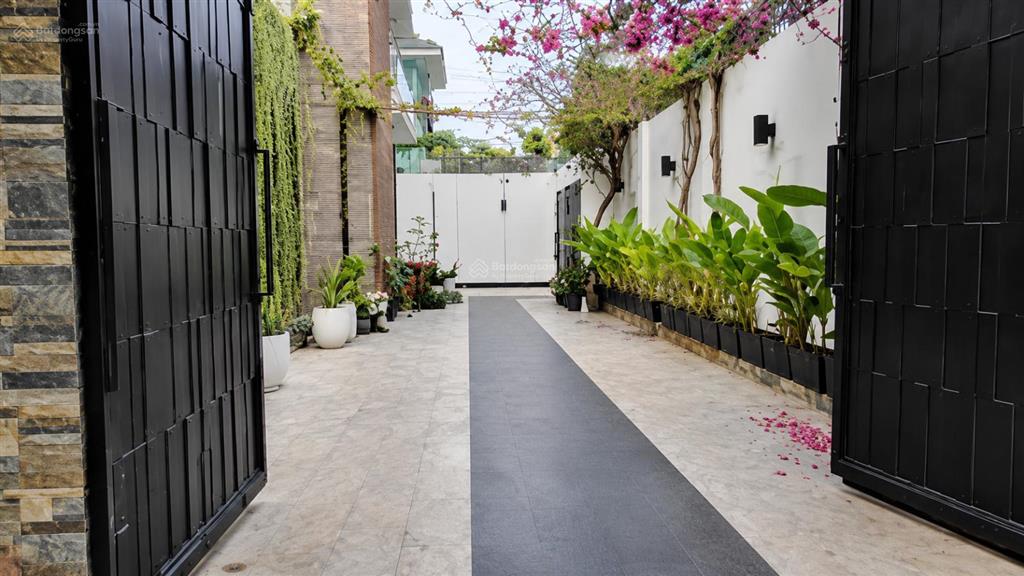 Cho thuê villa sân vườn thạnh mỹ lợi, dt 400m2. hầm3 tầng, sân thượng. giá 90tr/th.  0901 380 ***