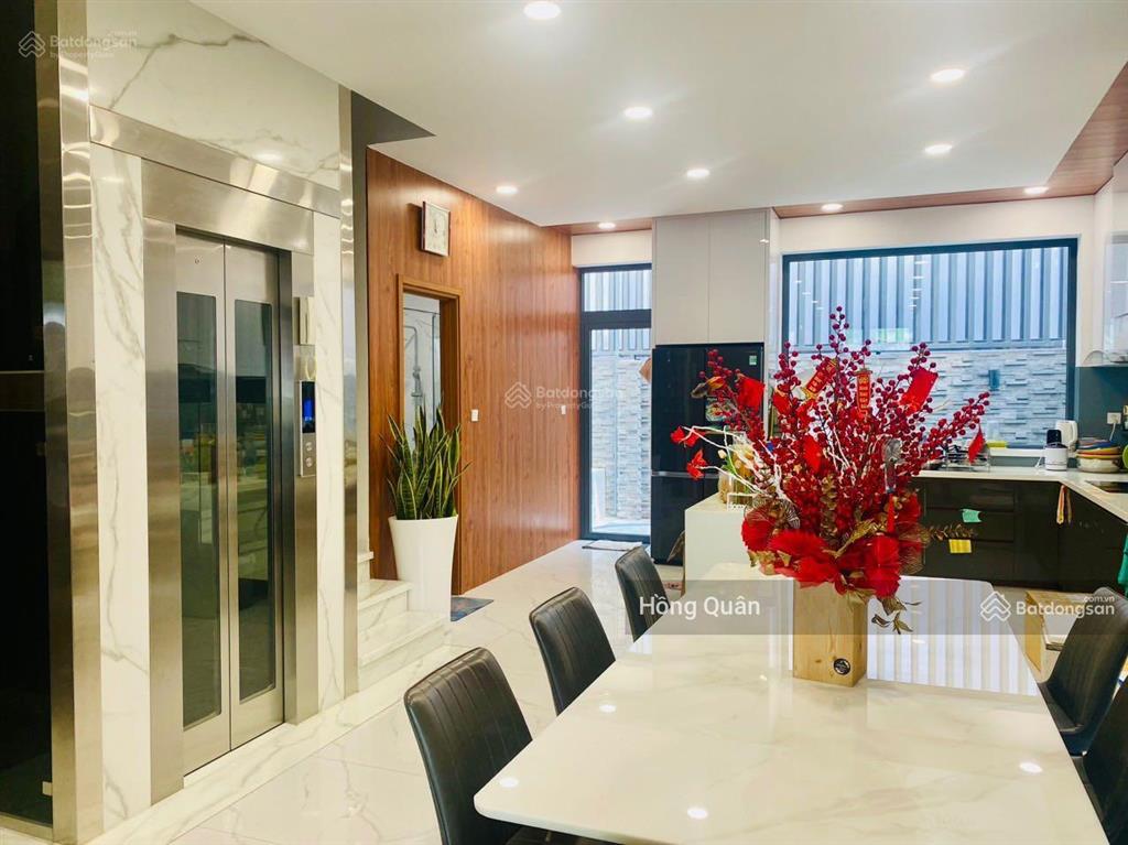 Cho thuê biệt thự thạnh mỹ lợi, dt 8x20m, hầm, trệt 3 lầu 5 phòng. giá 80tr/th.  quân 0901 380 ***