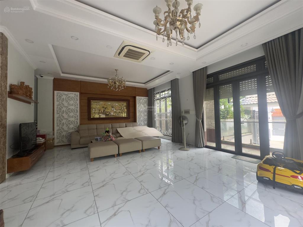 Cho thuê biệt thự thạnh mỹ lợi, dt 10x20m, hầm, trệt 3 lầu 5 phòng, giá 80tr/th.  quân 0901 380 ***
