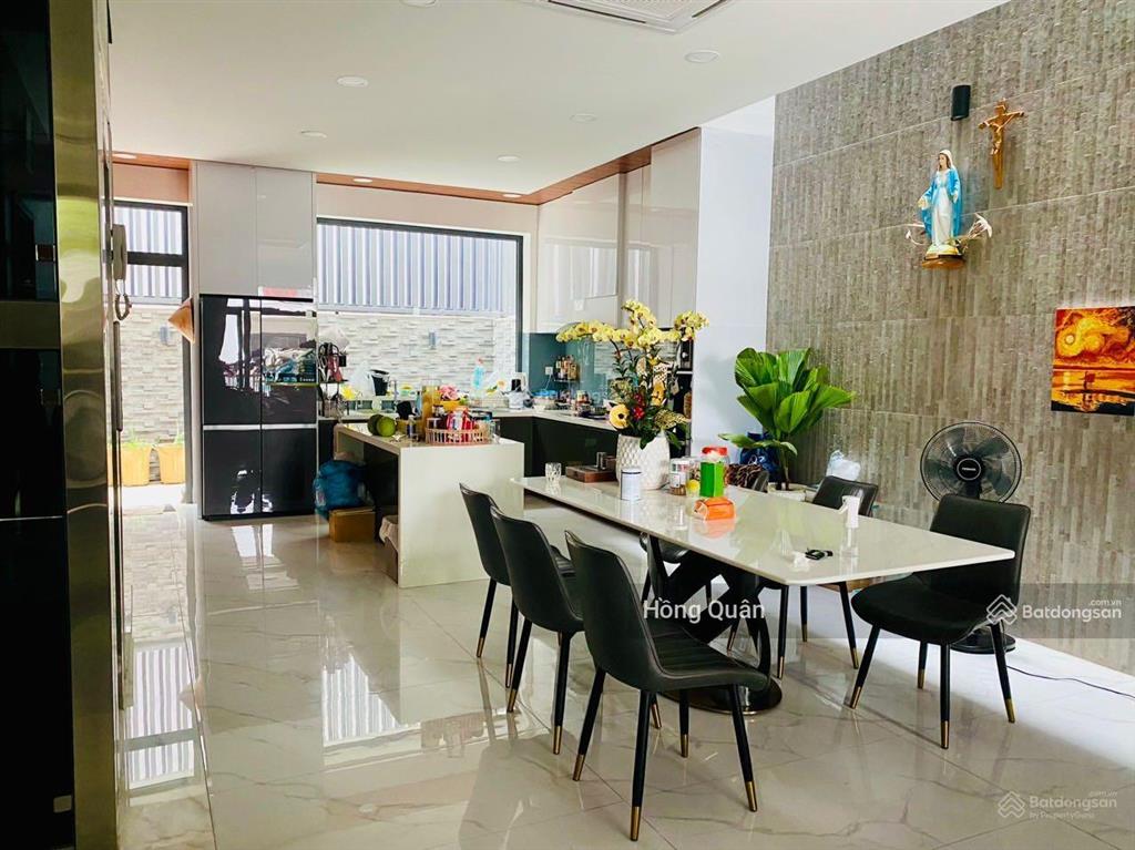 Cho thuê biệt thự thạnh mỹ lợi, dt 8x20m, hầm, trệt 3 lầu 5 phòng. giá 80tr/th.  quân 0901 380 ***