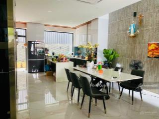Cho thuê biệt thự thạnh mỹ lợi, dt 8x20m, hầm, trệt 3 lầu 5 phòng. giá 80tr/th.  quân 0901 380 ***