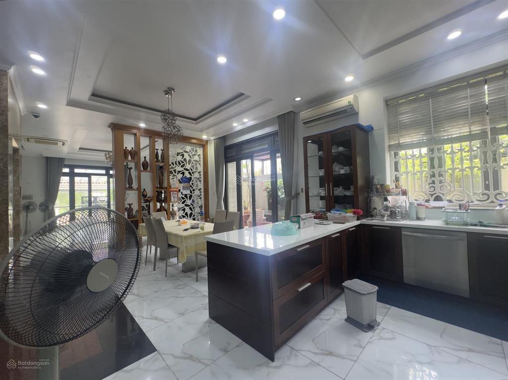 Cho thuê biệt thự thạnh mỹ lợi, dt 10x20m, hầm, trệt 3 lầu 5 phòng, giá 80tr/th.  quân 0901 380 ***