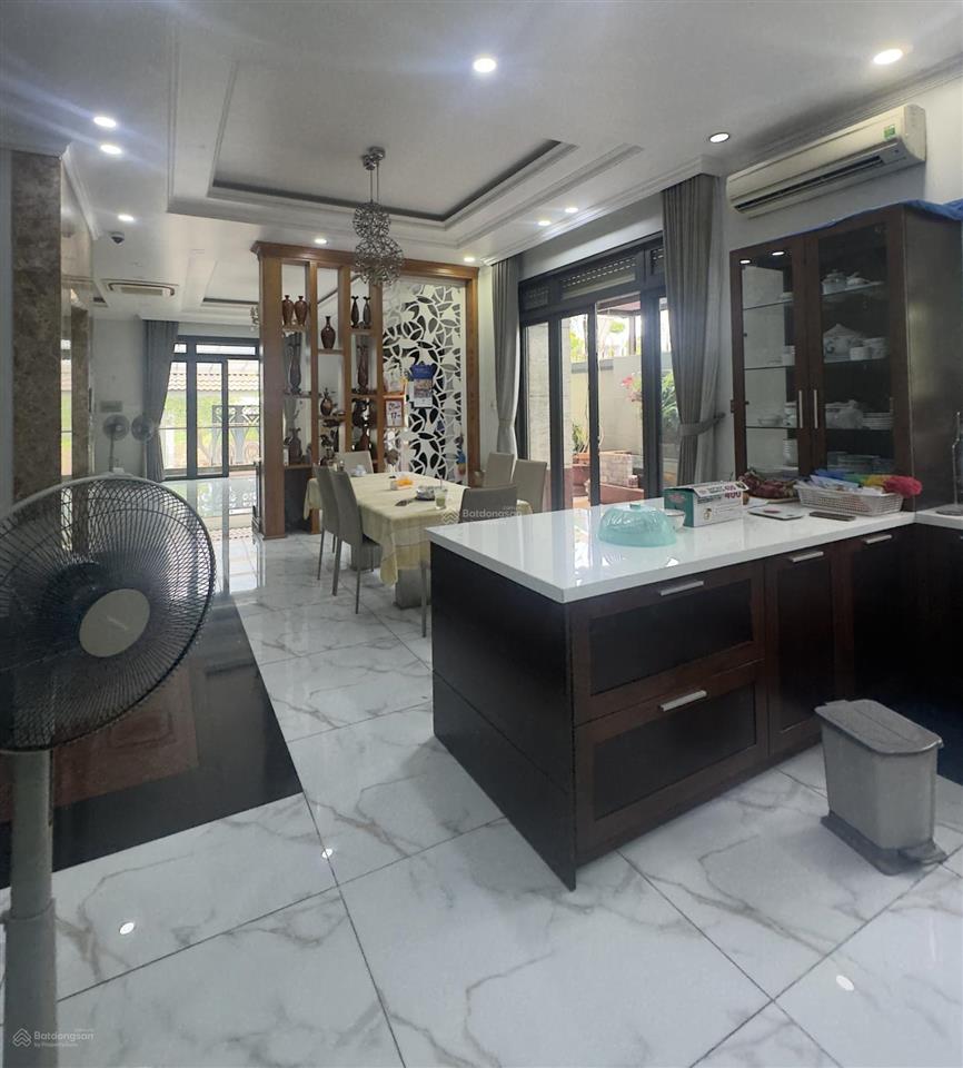 Cho thuê biệt thự thạnh mỹ lợi, dt 10x20m, hầm, trệt 3 lầu 5 phòng, giá 80tr/th.  quân 0901 380 ***