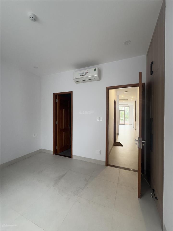 Cho thuê nguyên căn 8x20m. hầm  6 tầng, 10 phòng. giá 145tr/th. quân 0901 380 ***