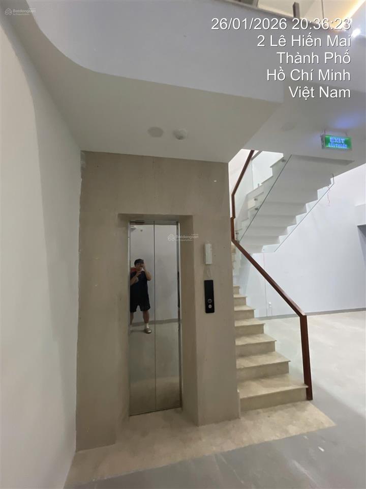 Cho thuê tòa nhà 8x20m, 6 tầng  11 phòng. quận 0901 380 ***
