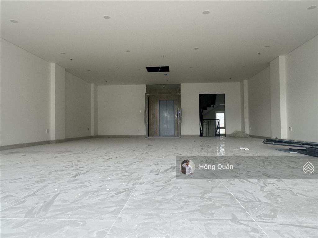 Cho thuê toà nhà đường trương văn bang, dt 8x20m, hầm 7t mới 100%. giá 230tr/th.  quân 0901 380 ***
