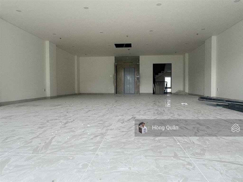 Cho thuê toà nhà đường trương văn bang, dt 8x20m, hầm 7t mới 100%. giá 230tr/th.  quân 0901 380 ***