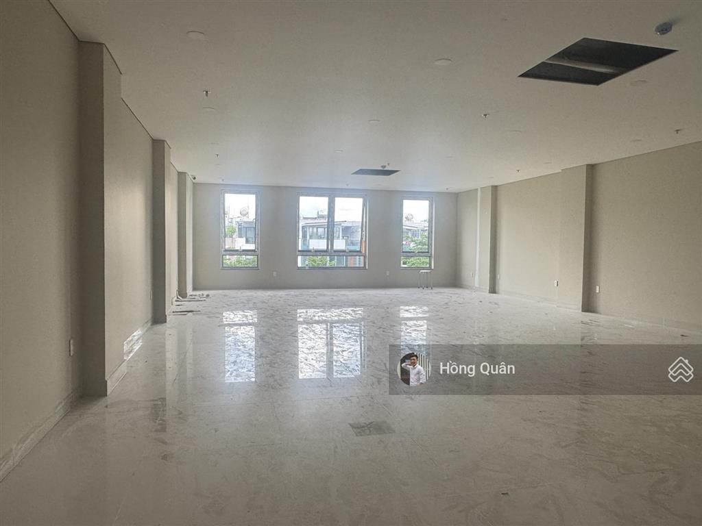 Cho thuê toà nhà đường trương văn bang, dt 8x20m, hầm 7t mới 100%. giá 230tr/th.  quân 0901 380 ***