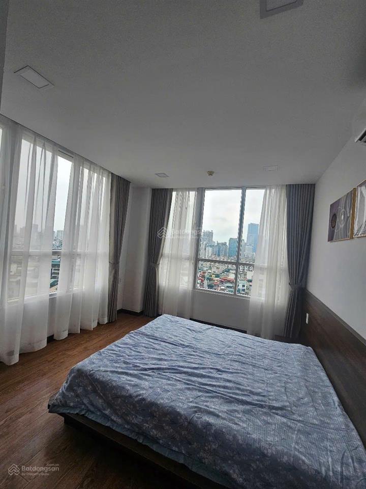 Tôi chủ nhà bán căn hộ 3 phòng ngủ, 2 vệ sinh căn góc thoáng đối diện đh quốc gia.  0971 093 ***