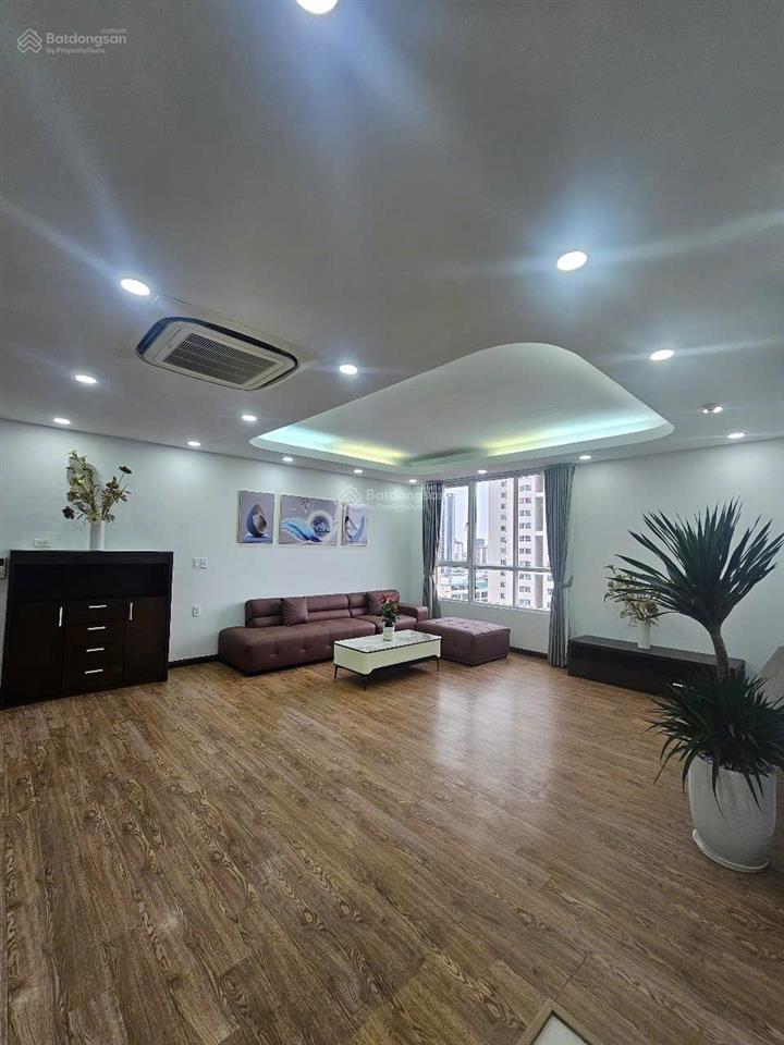 Tôi chủ nhà bán căn hộ 3 phòng ngủ, 2 vệ sinh căn góc thoáng đối diện đh quốc gia.  0971 093 ***