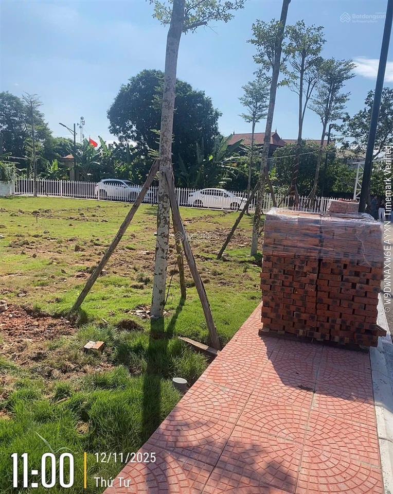 Bán đất sát mặt hồ đại lải cách trung tâm hà nội 15 phút di chuyển. đất đẹp 60m2 full thổ cư sẵn sổ