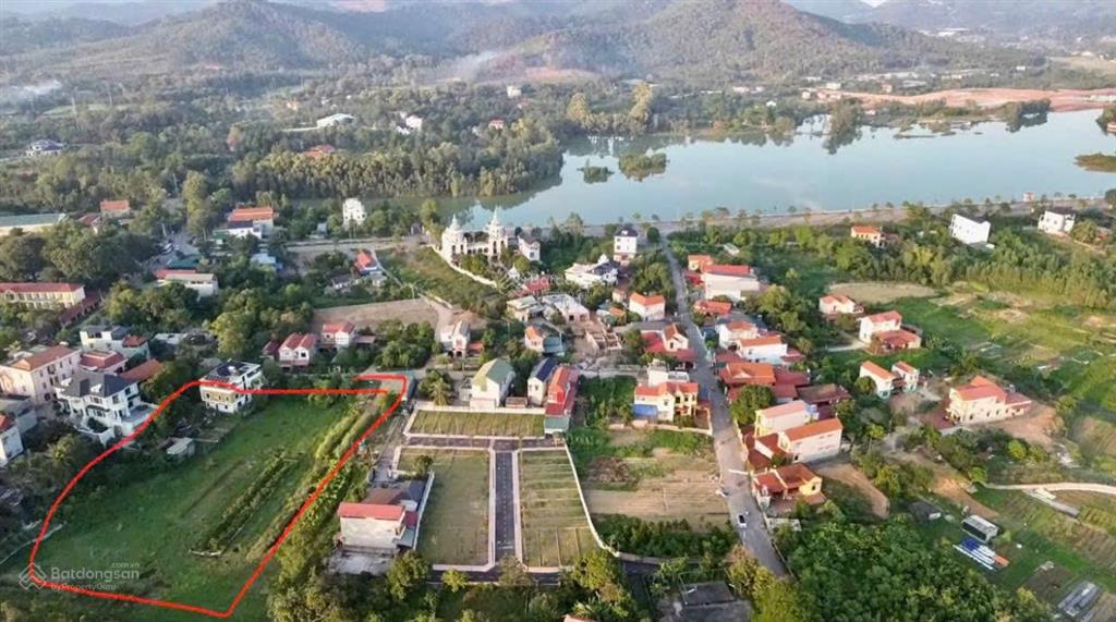 Bán đất sát mặt hồ đại lải cách trung tâm hà nội 15 phút di chuyển. đất đẹp 60m2 full thổ cư sẵn sổ