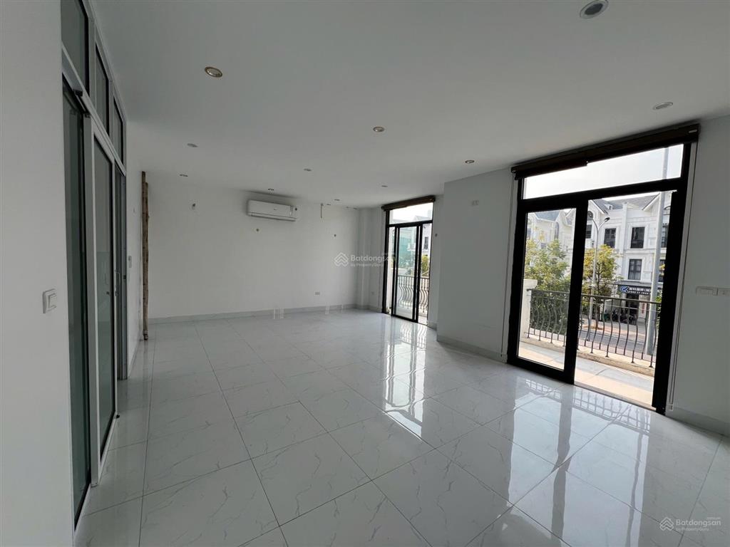 Giá sốc. em cần bán liền kề ha02 đã hoàn thiện. 94m2 giá 21 tỷ bao phí thuế 0941 851 ***.