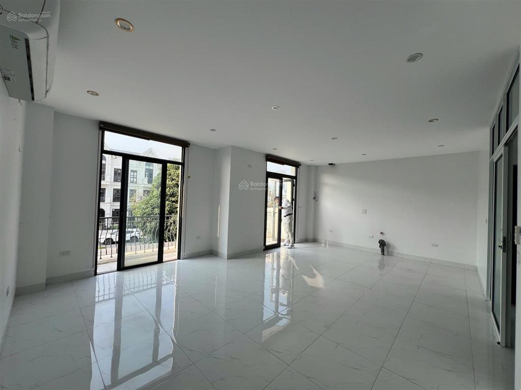 Giá sốc. em cần bán liền kề ha02 đã hoàn thiện. 94m2 giá 21 tỷ bao phí thuế 0941 851 ***.