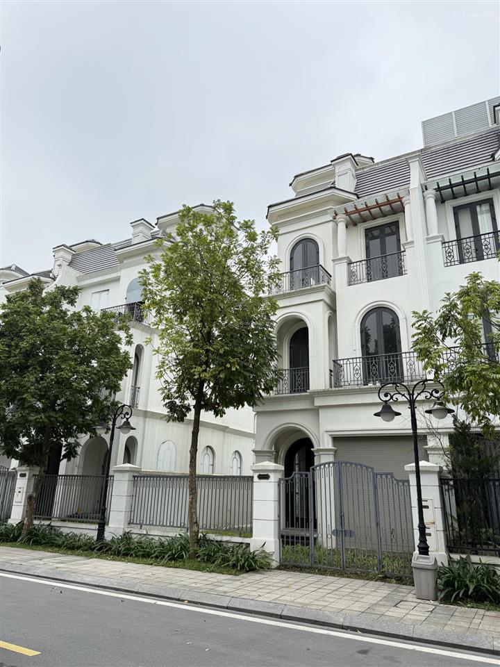 Bán gấp biệt thự song lập sao biển  vhop1 đông nam gần hồ. giá chỉ 31.5 tỷ.  0941 851 ***