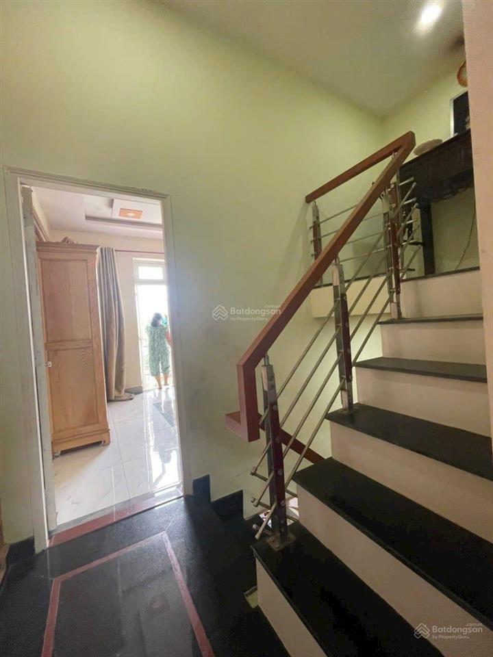 Bán nhà sổ chung 4x20m 1 trệt 1 lầu 1 sẹc đường 151 gần đường bình mỹ hẻm xe tải