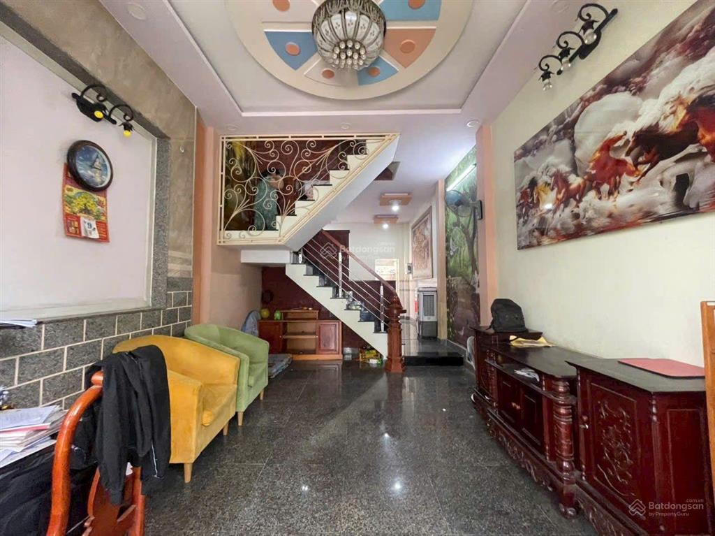 Bán nhà sổ chung 4x20m 1 trệt 1 lầu 1 sẹc đường 151 gần đường bình mỹ hẻm xe tải