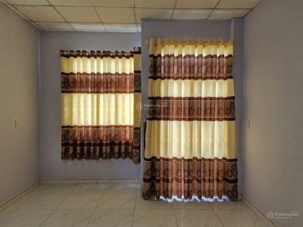 Nhà đẹp dt 4x12m 1 trệt 1 lầu 2 phòng ngủ gần cầu rạch tra dọn vào ở ngay