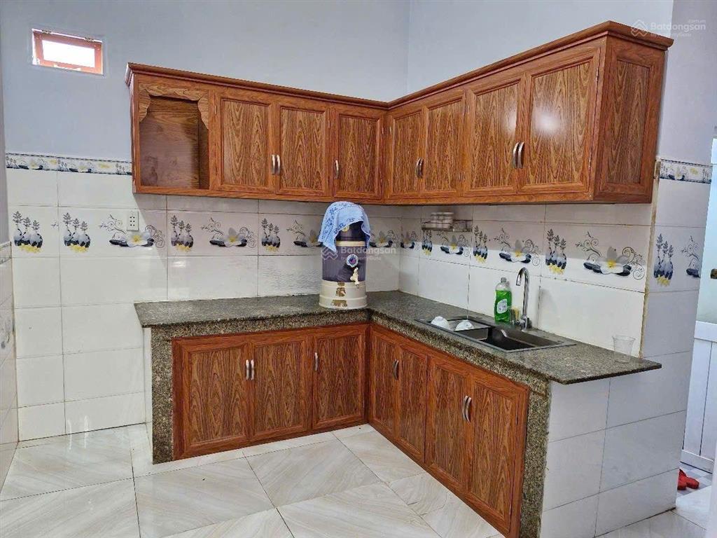 Nhà đẹp dt 4x12m 1 trệt 1 lầu 2 phòng ngủ gần cầu rạch tra dọn vào ở ngay