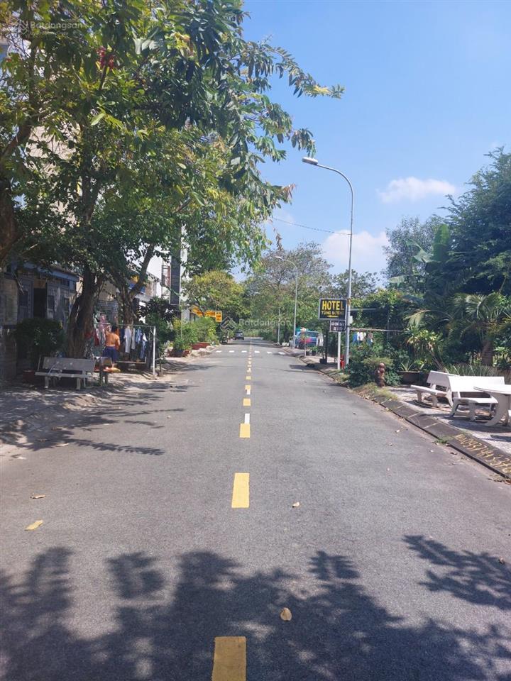 Bán đất sổ đỏ cá nhân tại kdc cát lái.quận 2. sát trường đại học umt.dt 7x20m(140m2) giá 65 tr/m2.