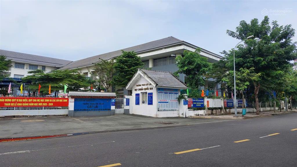 Bán lô đất sổ đỏ cá nhân sát trường trung học cát lái.quận 2.dt 5x20m(100m2) giá 72 tr/m2.