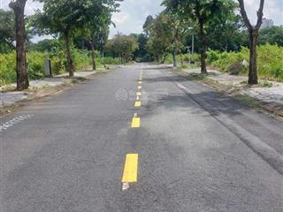 Bán lô đất sổ đỏ cát lái invesco.quận 2.gần cụm trường học các cấp.dt 5x20m(100m2) giá 72 tr/m2.