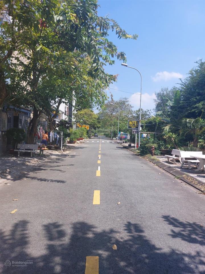 Bán nền sổ đỏ cá nhân sát trường trung học cát lái, quận 2. dt 5x20m (100m2) giá 70 tr/m2