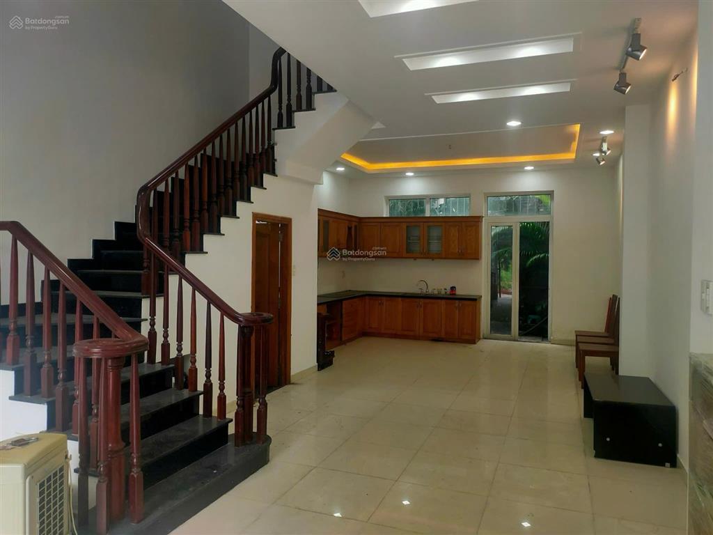 Bán căn nhà phố khu ninh giang tại cát lái. quận 2. dt 5x17m. 1 trệt 2 lầu 1 tum. giá 8.8 tỷ. shr