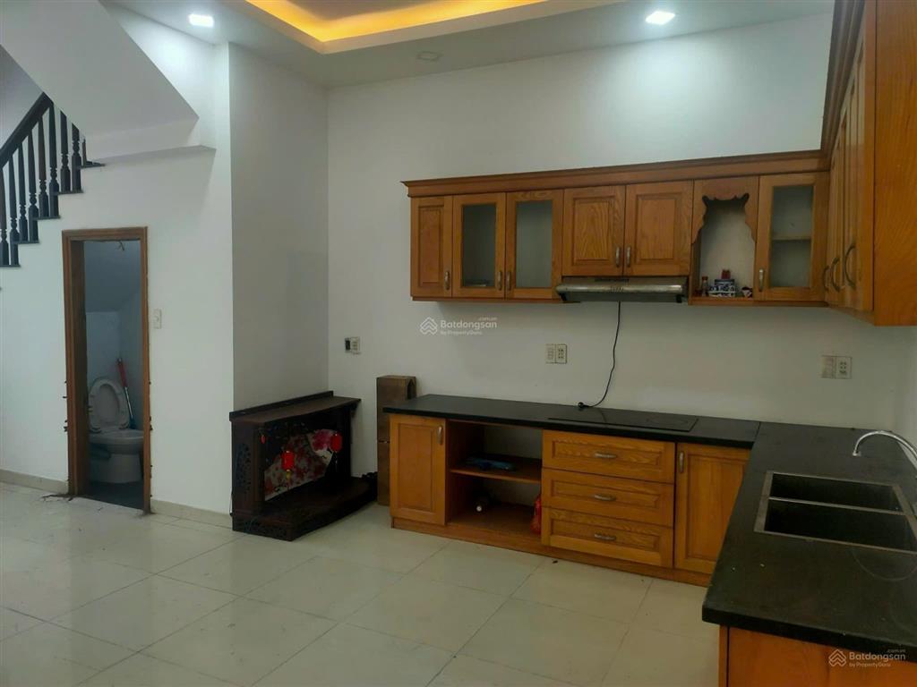 Bán căn nhà phố khu ninh giang tại cát lái. quận 2. dt 5x17m. 1 trệt 2 lầu 1 tum. giá 8.8 tỷ. shr