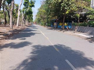 Cần bán lô đất mặt tiền đường đôi công viên rộng 48m tại cát lái quận 2. vị trí đẹp. dt 6x20m 120m2