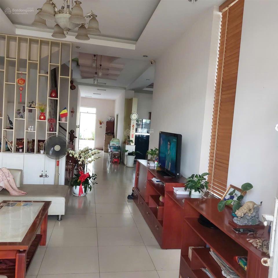 Bán căn nhà khu bcr tam đa quận 9. dt 7x24.5m. kết cấu 1 trệt 2 lầu 4pn 5wc. sổ hồng. giá 8.8 tỷ.