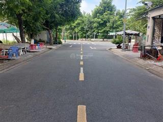 Bán lô đất sổ đỏ gần trường đại học umt tại cát lái. quận 2. dt 7x20m (140m2) giá 65 tr/m2. lô đẹp