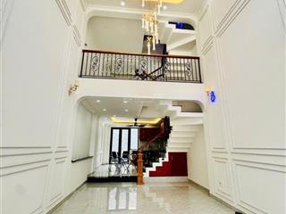 Bán nhà mới xây đường ô tô vô tận nơi. cách chợ hiệp bình 300m. 1 trệt 3 lầu. sổ hồng. giá 8.8 tỷ