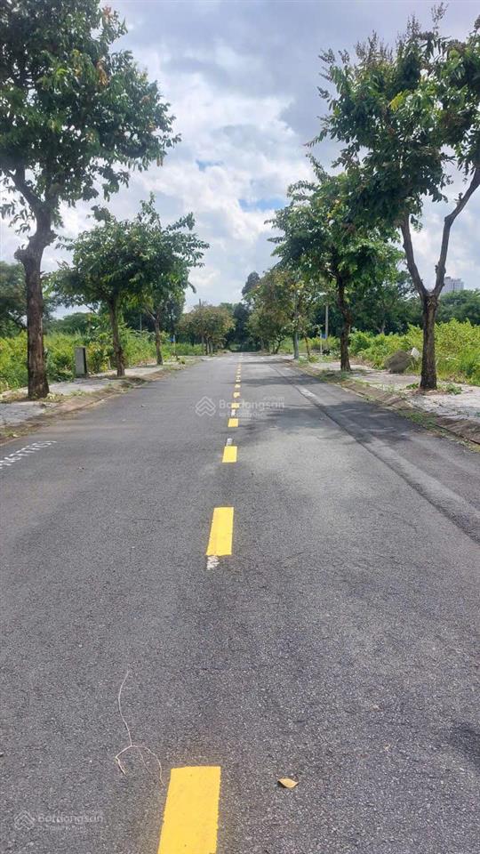 Bán đất sổ đỏ cá nhân tại cát lái, quận 2. sát cụm trường học. dt 5x20m (100m2). giá 72 tr/m2