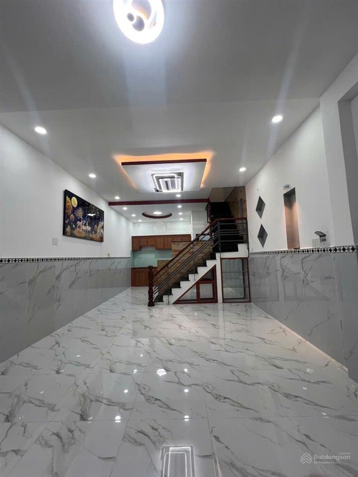 Bán nhà cách gigamall phạm văn đồng 300m. dtsd 85m2. 1 trệt 1 lầu. 3pn 2wc. sổ hồng. giá 5.3 tỷ