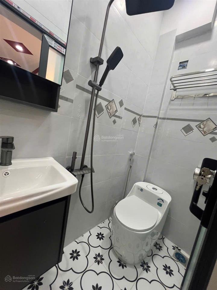 Bán nhà cách gigamall phạm văn đồng 300m. dtsd 85m2. 1 trệt 1 lầu. 3pn 2wc. sổ hồng. giá 5.3 tỷ