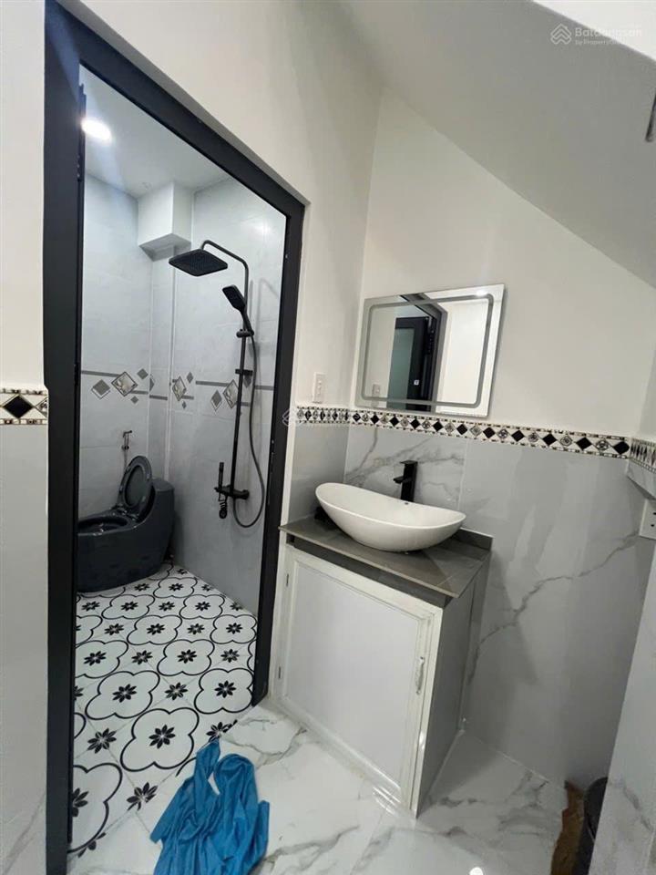 Bán nhà cách gigamall phạm văn đồng 300m. dtsd 85m2. 1 trệt 1 lầu. 3pn 2wc. sổ hồng. giá 5.3 tỷ